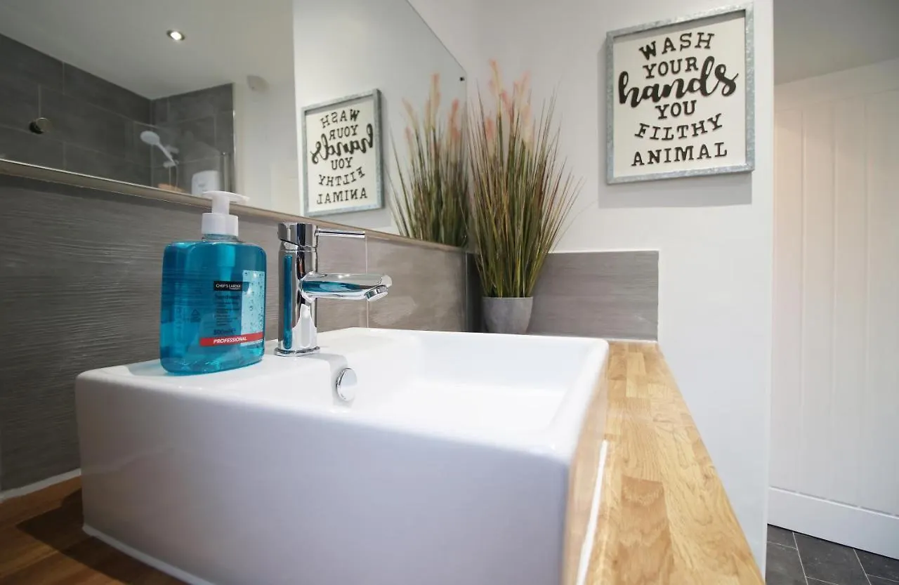 4 Bedrooms, Street Parking, Convenient Location Swansea United Kingdom