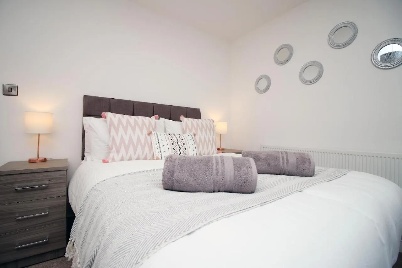 Apartment 4 Bedrooms, Street Parking, Convenient Location Swansea United Kingdom