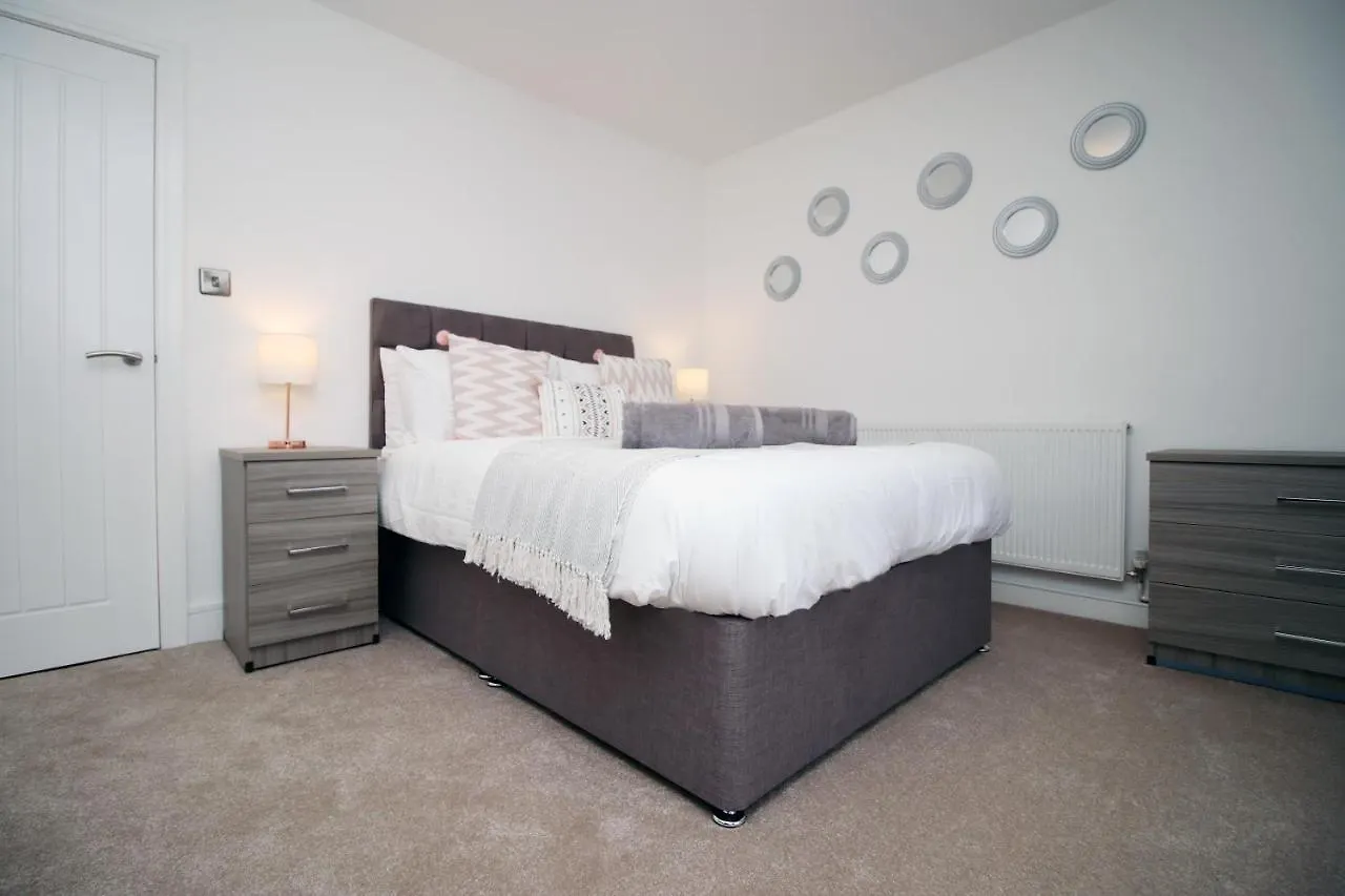 Apartment 4 Bedrooms, Street Parking, Convenient Location Swansea United Kingdom