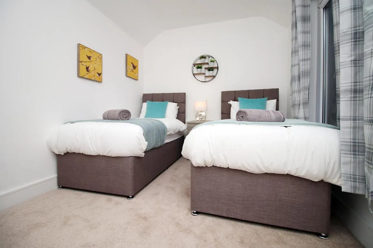 4 Bedrooms, Street Parking, Convenient Location Swansea United Kingdom
